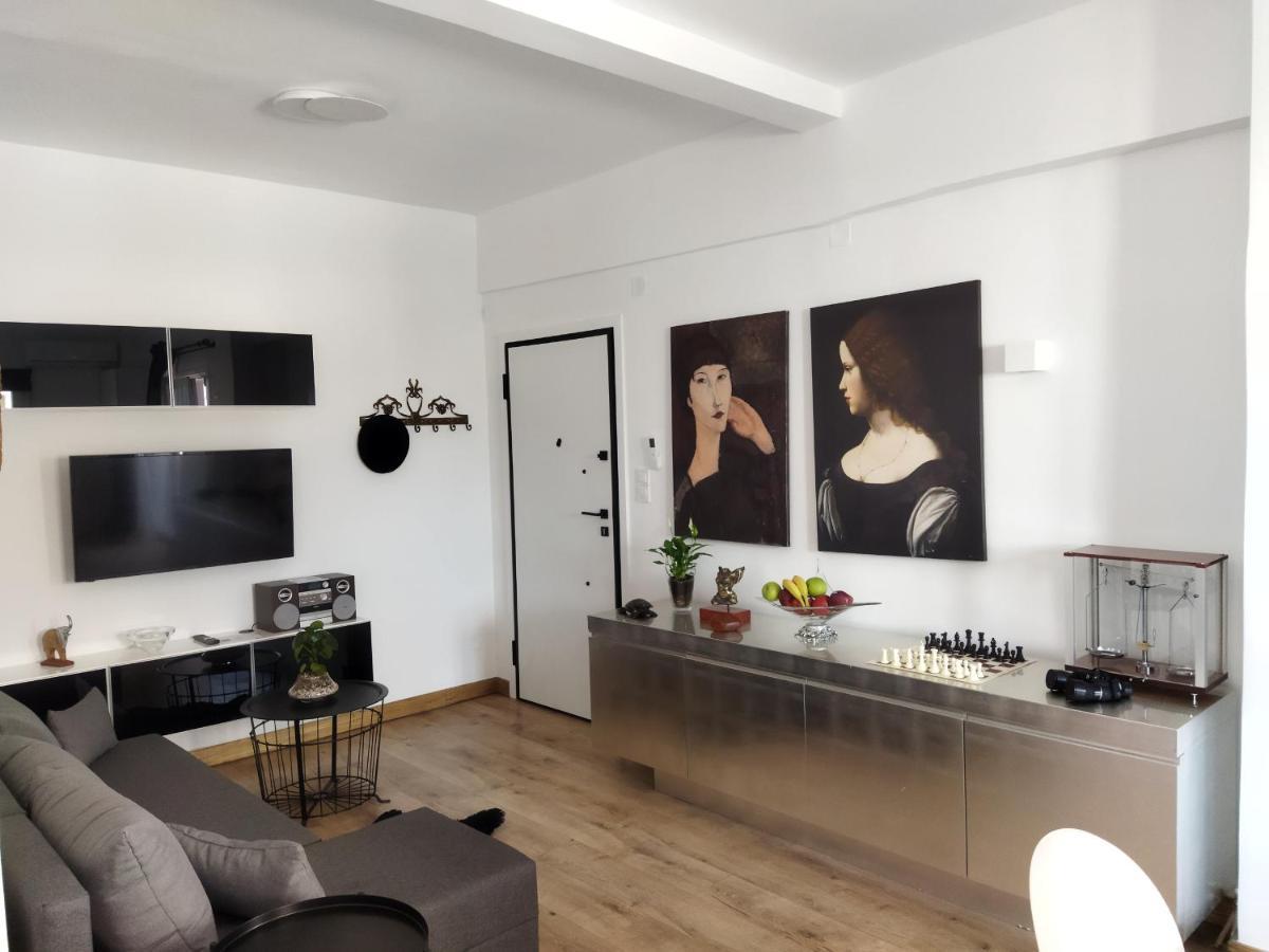 Minimal Apartment By The Beach Corinth Экстерьер фото