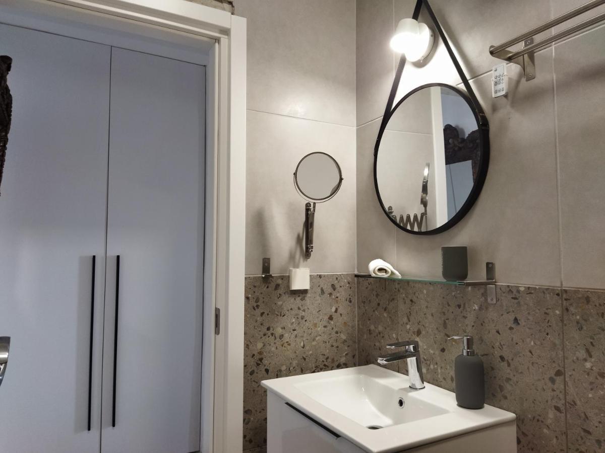 Minimal Apartment By The Beach Corinth Экстерьер фото