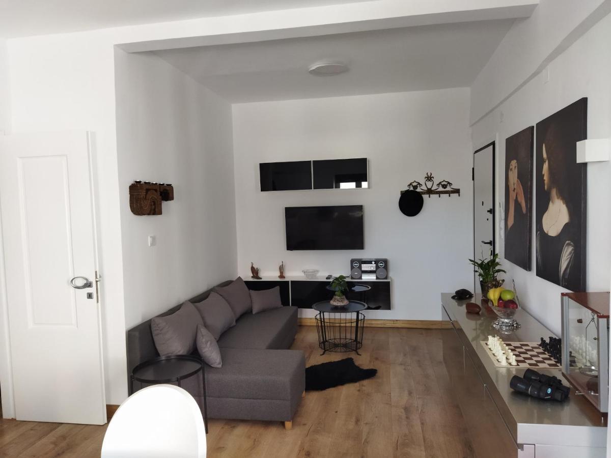 Minimal Apartment By The Beach Corinth Экстерьер фото